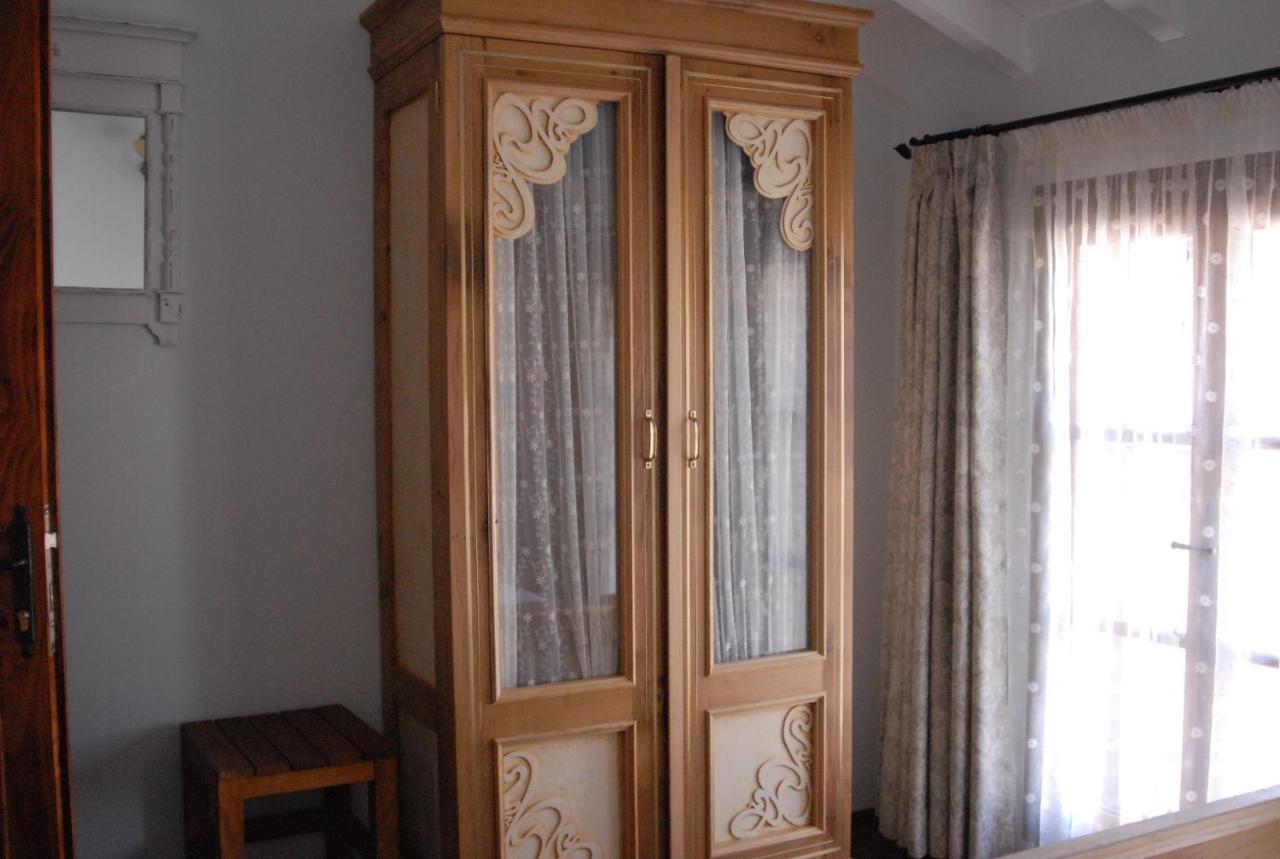 Aliye Hanim Hotel Ayvalik Bilik gambar
